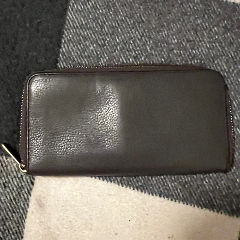 Marc Jacobs Gray Leather zipped Wallet EUC no rips tears and zipper is in EUC - Picture 3 of 3